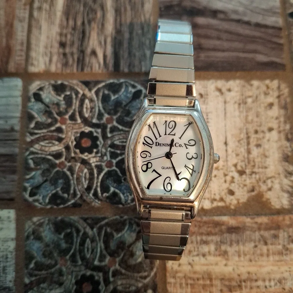 Lot Of 4 Womens Assorted Watches. Stretch Bands, Quartz Movement. Pre-Owned.